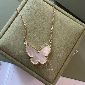 NEW!🦋 Van Cleef & Arpels Alhambra butterfly pendant 18K YG white Mother pearl.